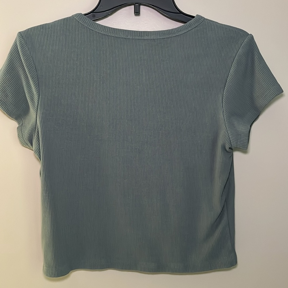White Fox Ribbed Baby Tee Size Medium - Picture 3 of 6